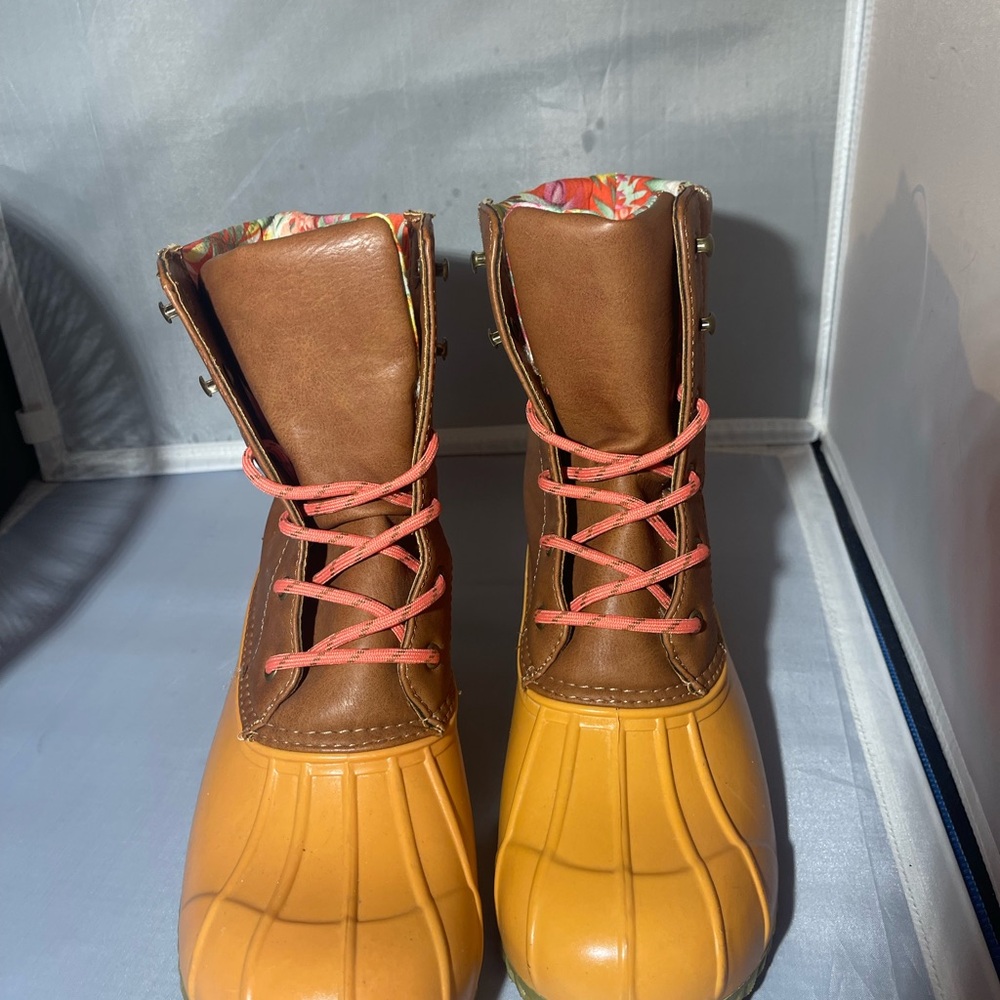 NWOT SUGAR Brown and Yellow Duck Boots with Pink Laces Size 9